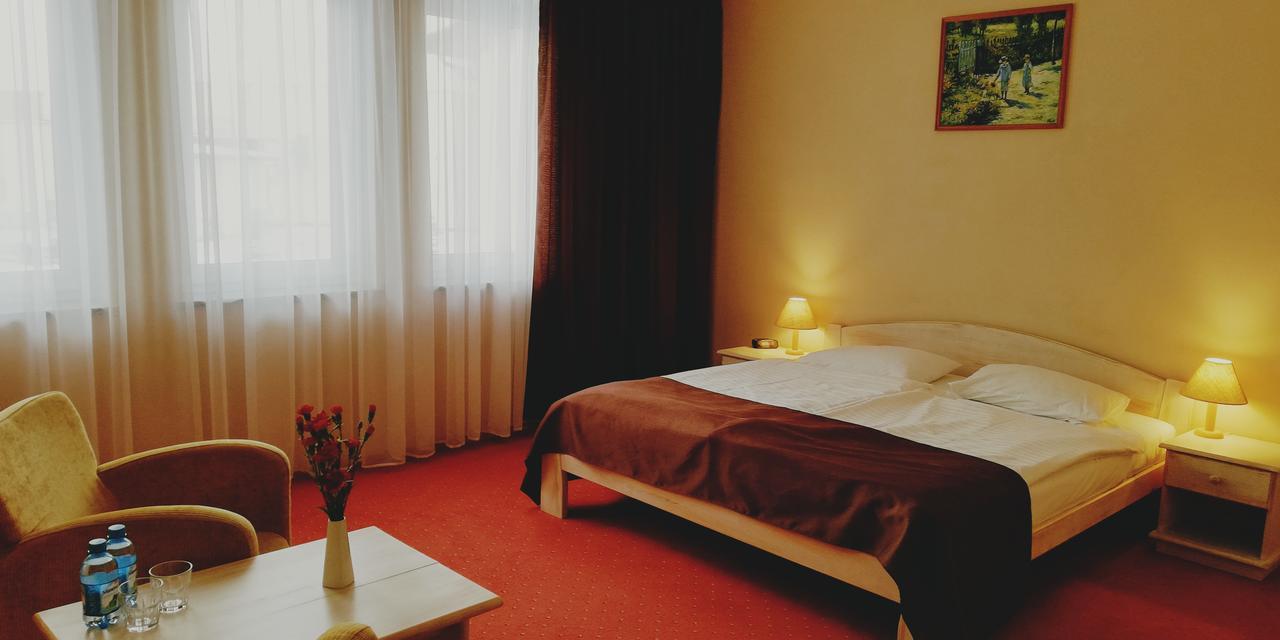 Hotel Metro كوادسكوم المظهر الخارجي الصورة
