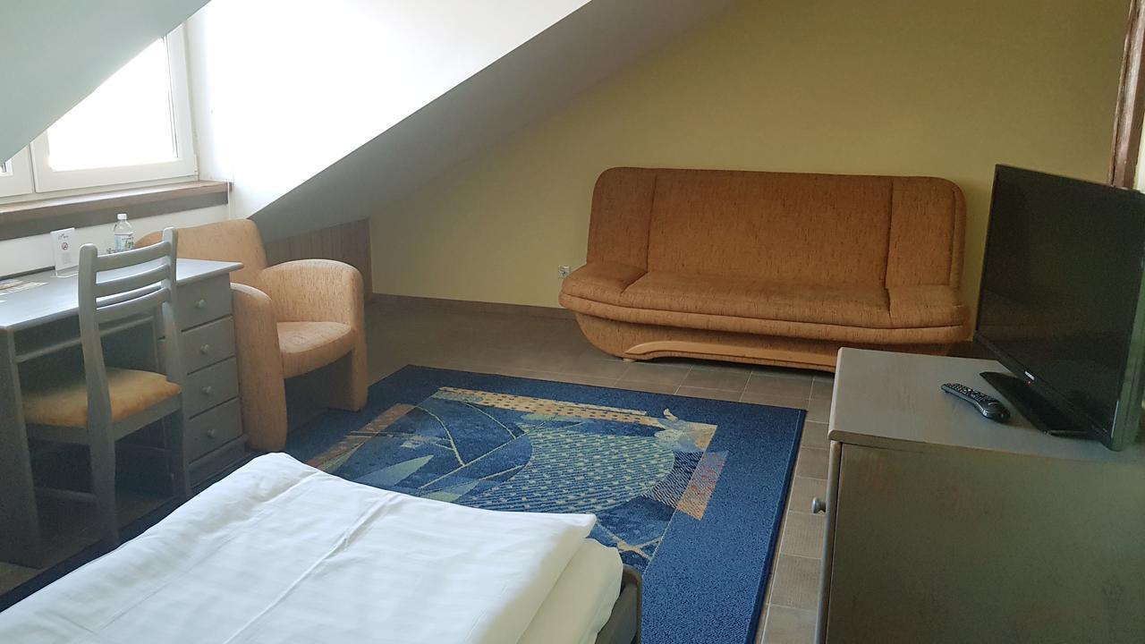 Hotel Metro كوادسكوم المظهر الخارجي الصورة