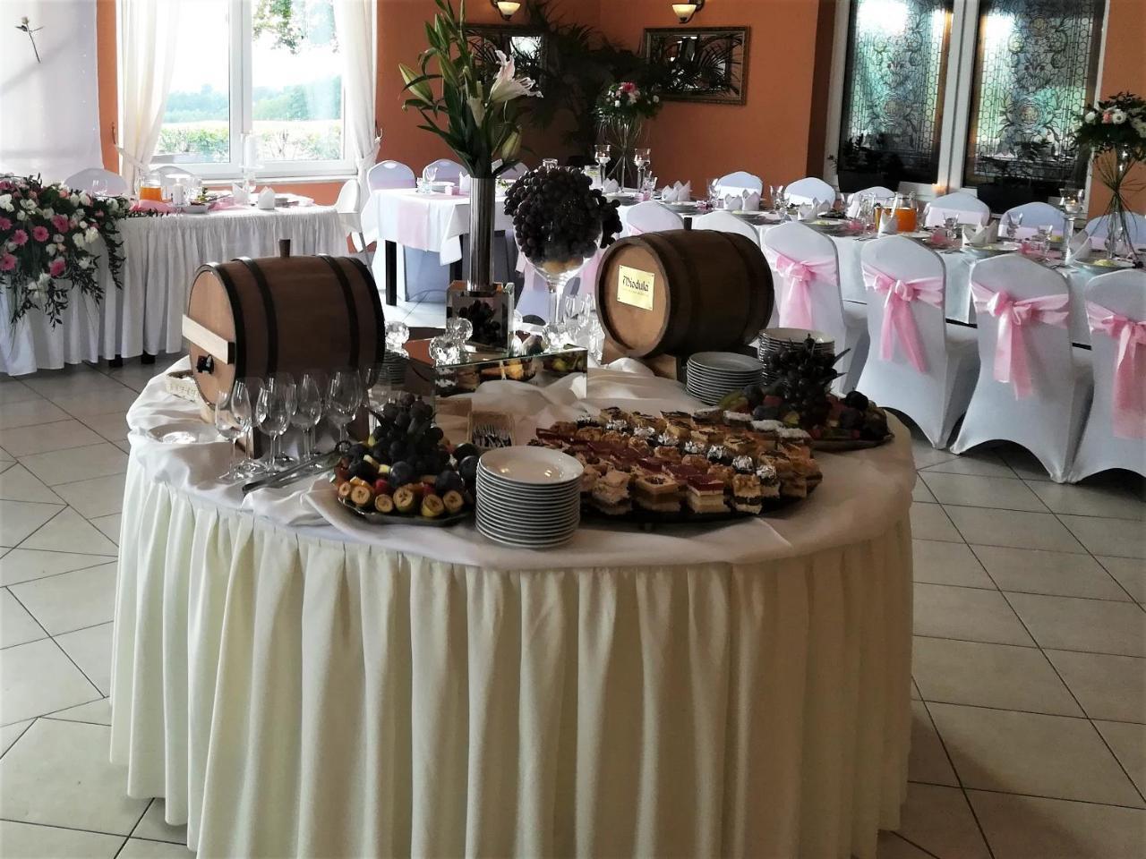 Hotel Metro كوادسكوم المظهر الخارجي الصورة